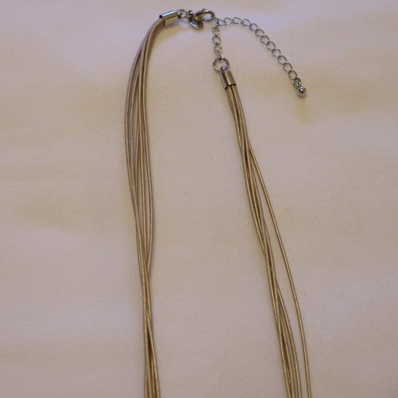 Lia Sophia 'Dunes' hammered necklace - Picture 6 of 6